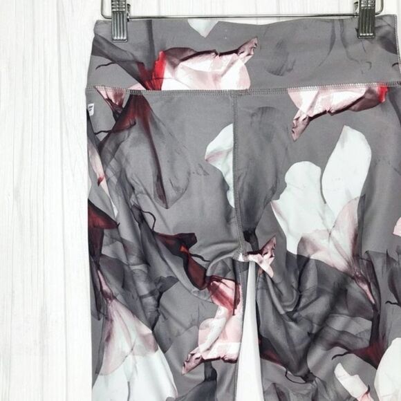 FABLETICS Mid-Rise Printed PowerHold Leggings - Picture 5 of 6